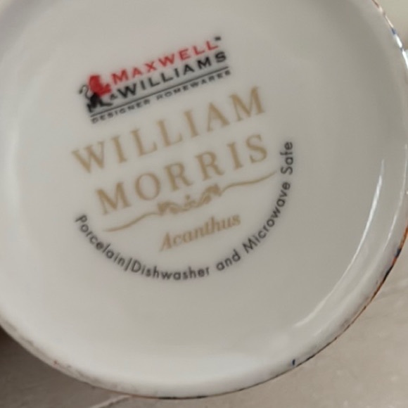 William Morris Acanthus Floral Mug - Picture 4 of 5